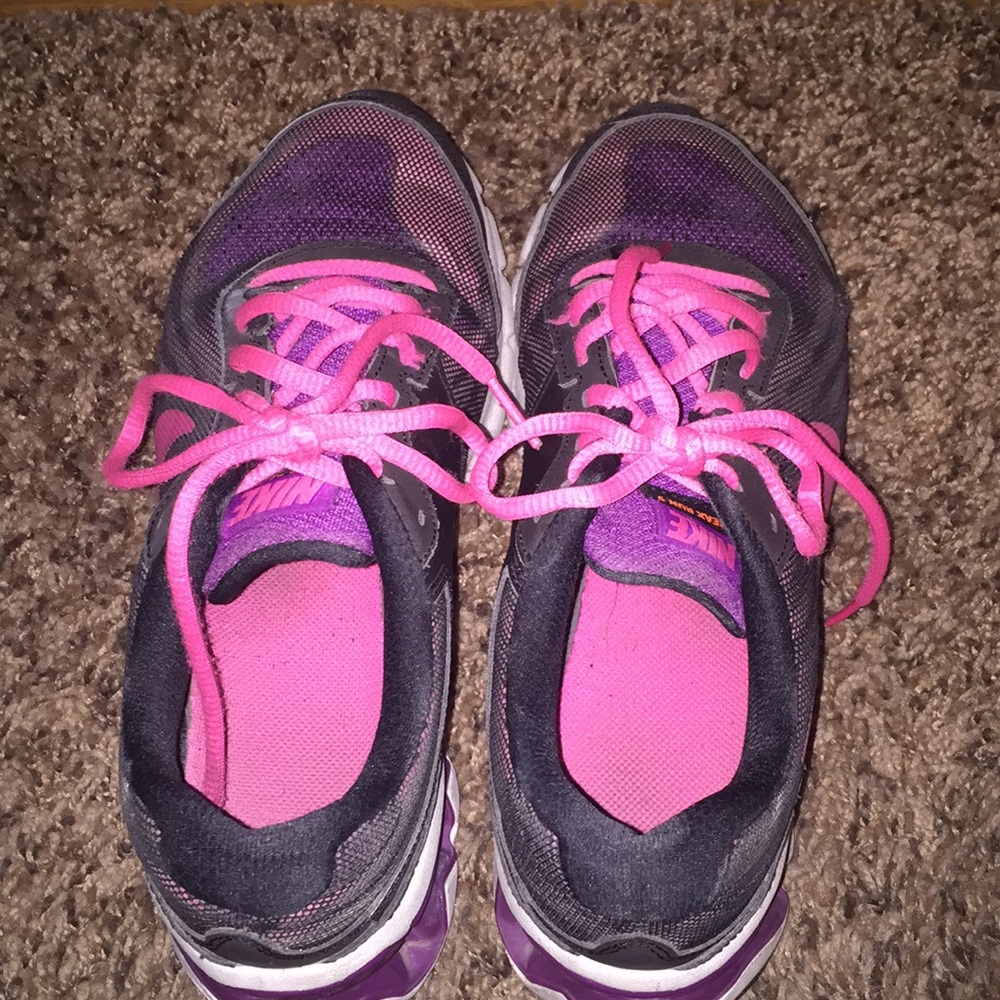Reax Run Nike Shoes - Picture 7 of 8